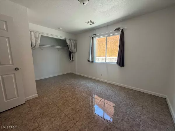 Las Vegas, NV 89156,6968 Hopkins DR #B