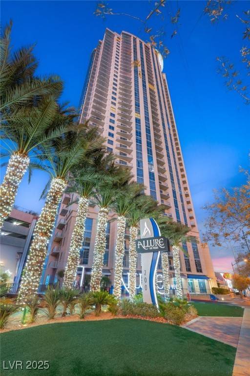 200 W Sahara AVE #2204, Las Vegas, NV 89102