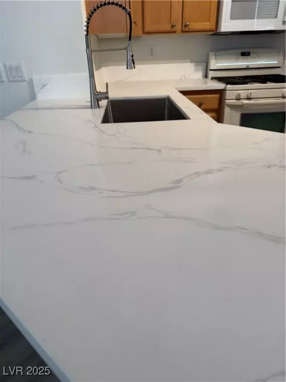 Las Vegas, NV 89129,3975 N Hualapai WAY #121