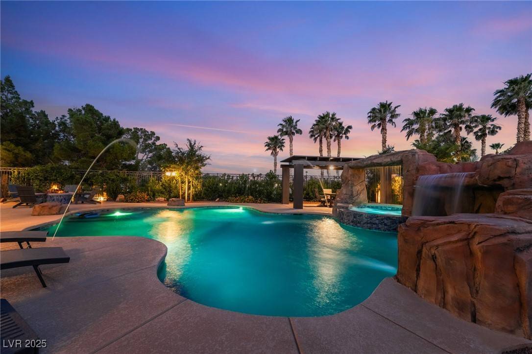 Las Vegas, NV 89148,352 Angels Trace CT