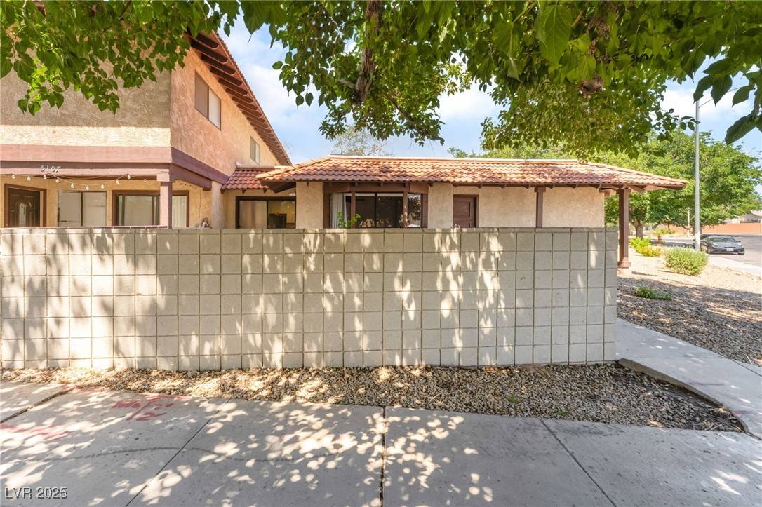 Las Vegas, NV 89142,5101 Renault AVE