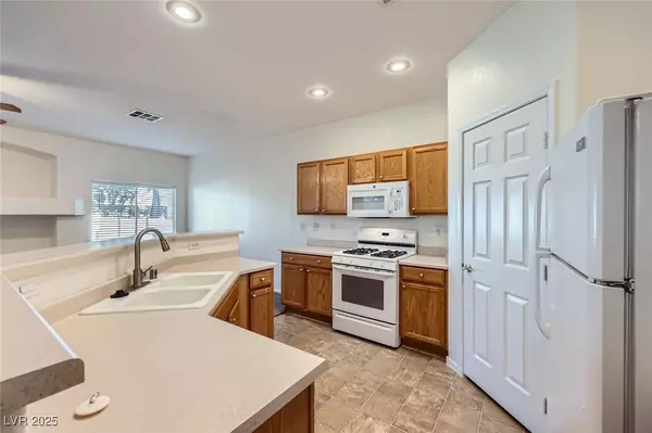 Henderson, NV 89002,2509 April Breeze LN