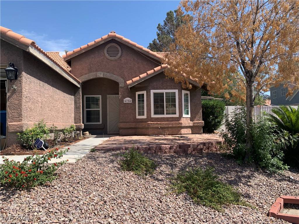 Las Vegas, NV 89108,6704 Lost River CT
