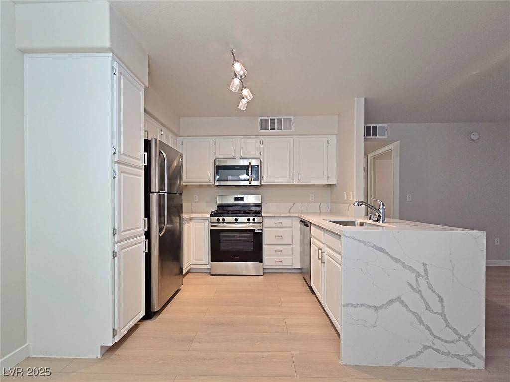 Las Vegas, NV 89122,5710 E Tropicana AVE #1018