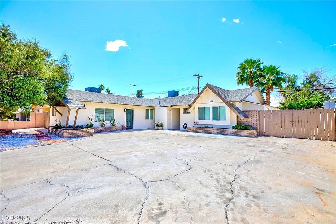 1700 Ivanhoe WAY, Las Vegas, NV 89102