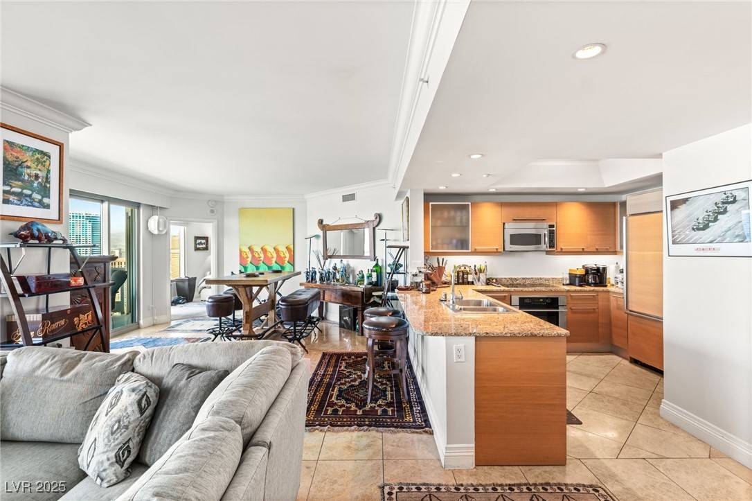 Las Vegas, NV 89109,222 KAREN AVE #3305
