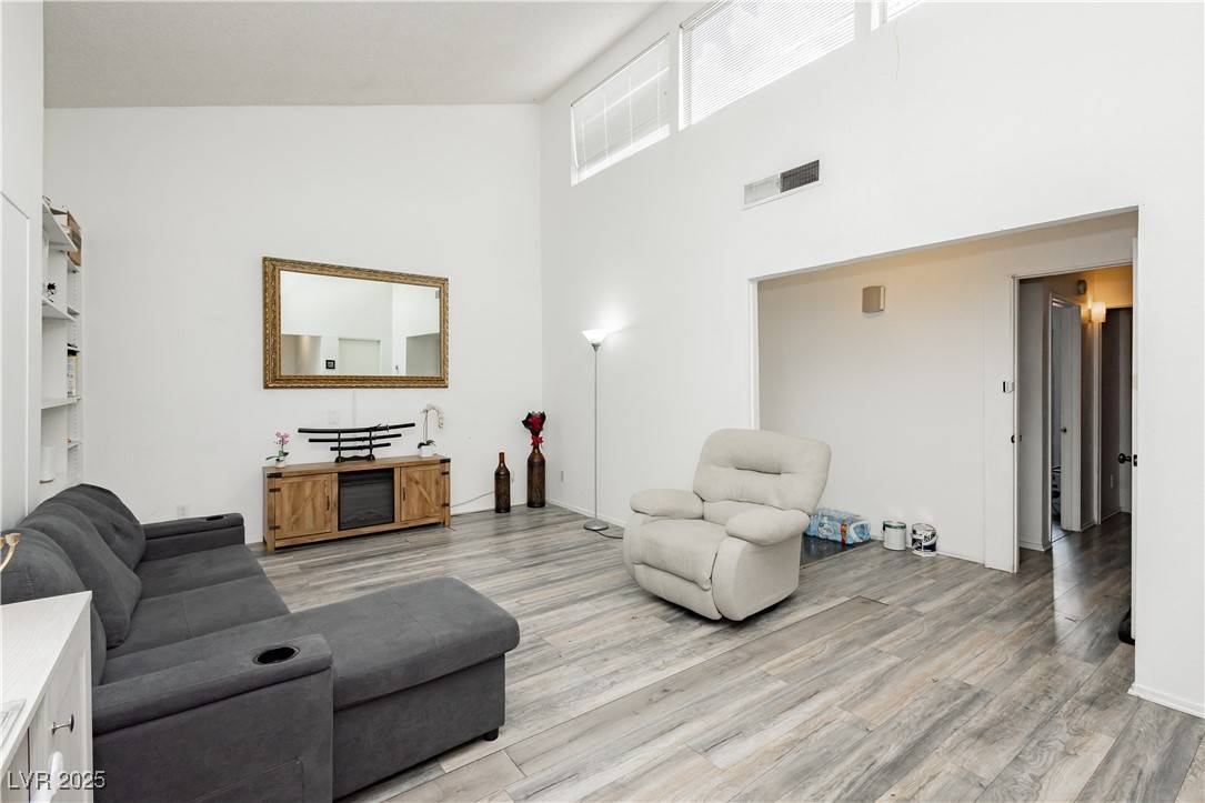 Las Vegas, NV 89110,4232 Park CT