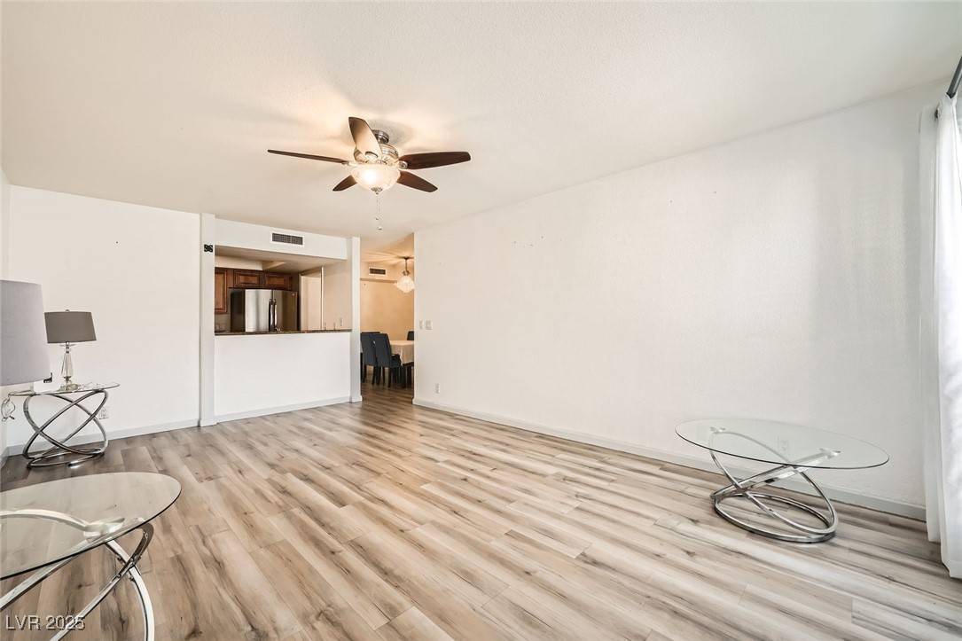 Las Vegas, NV 89109,2838 Geary PL #4017