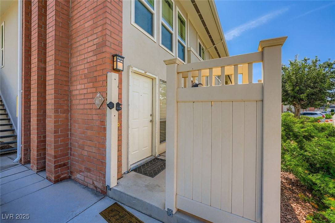 Las Vegas, NV 89109,2838 Geary PL #4017