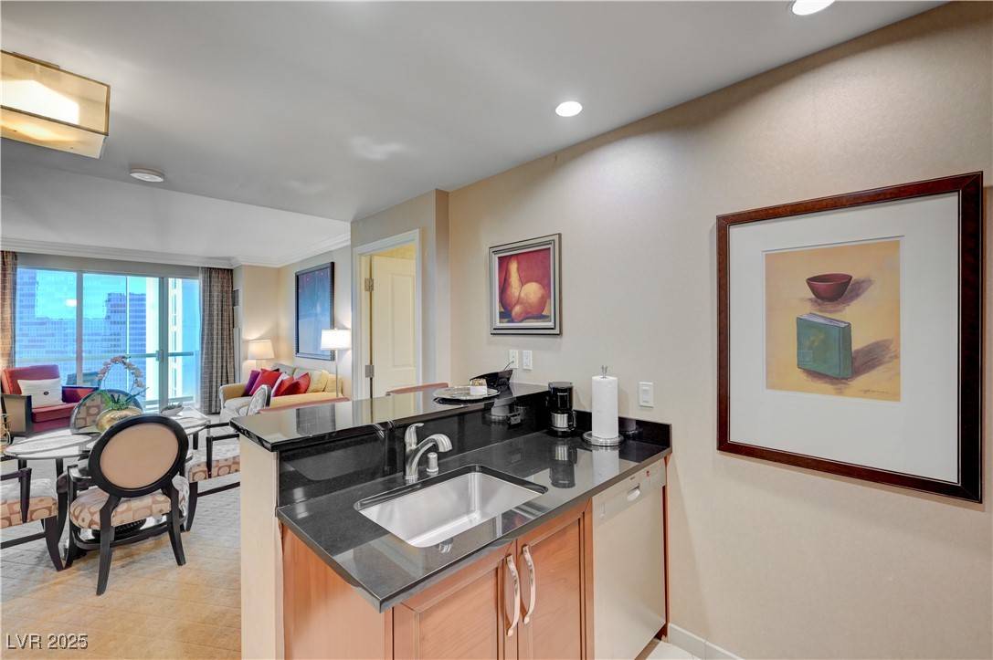 Las Vegas, NV 89109,135 E Harmon AVE #2721