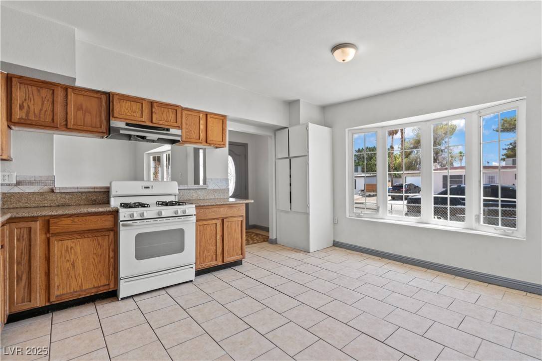 3684 Hawaii AVE, Las Vegas, NV 89104