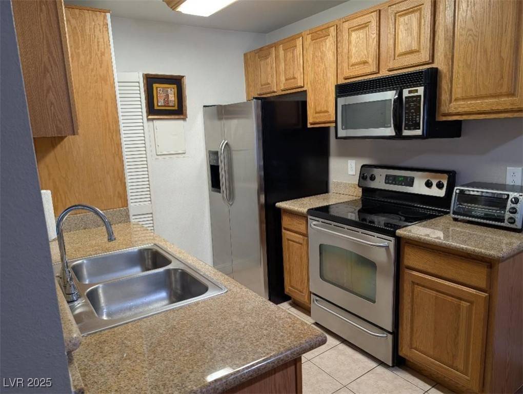 Las Vegas, NV 89119,1515 E Reno AVE #C207