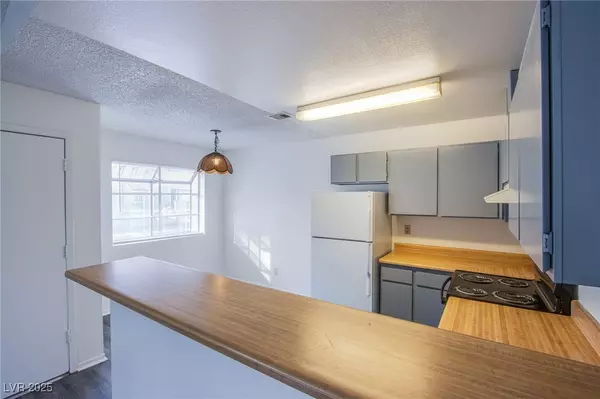 Las Vegas, NV 89121,2696 Jennydiane DR #D