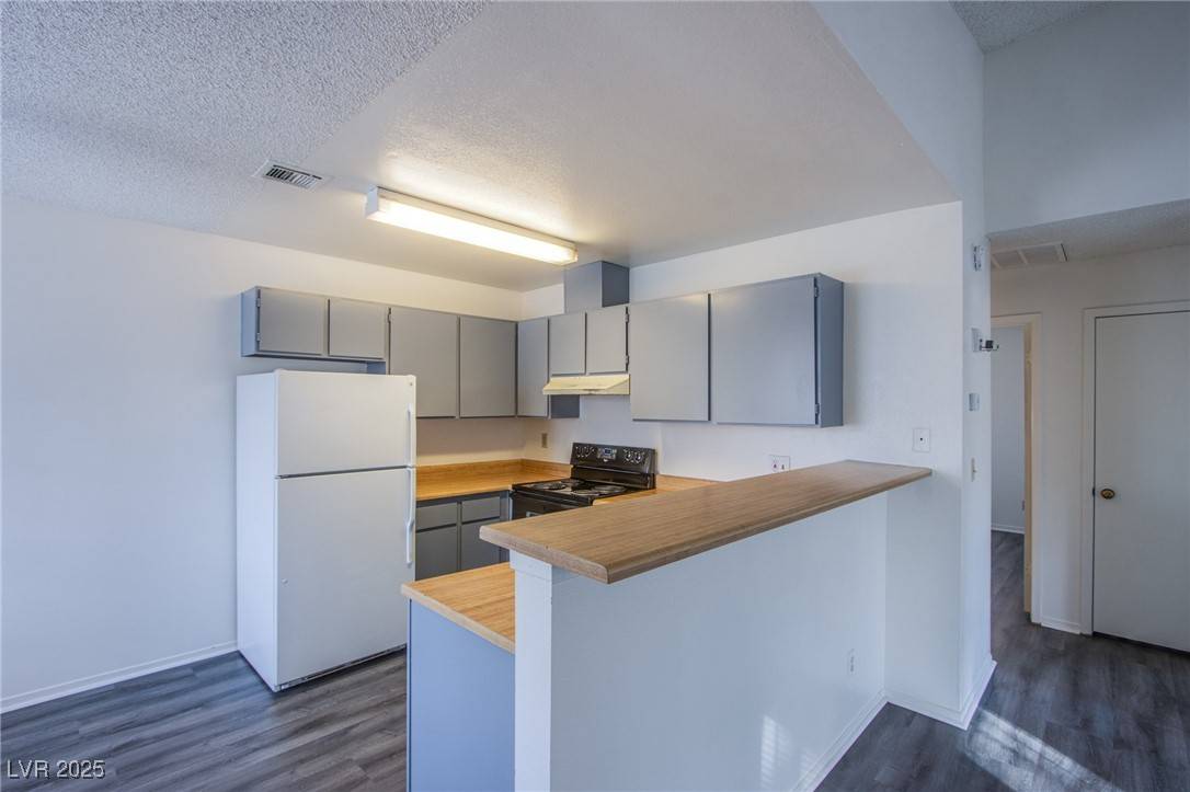Las Vegas, NV 89121,2696 Jennydiane DR #D