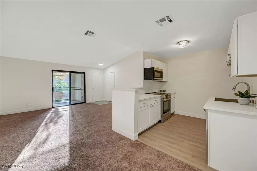 Las Vegas, NV 89118,5161 Lindell RD #206