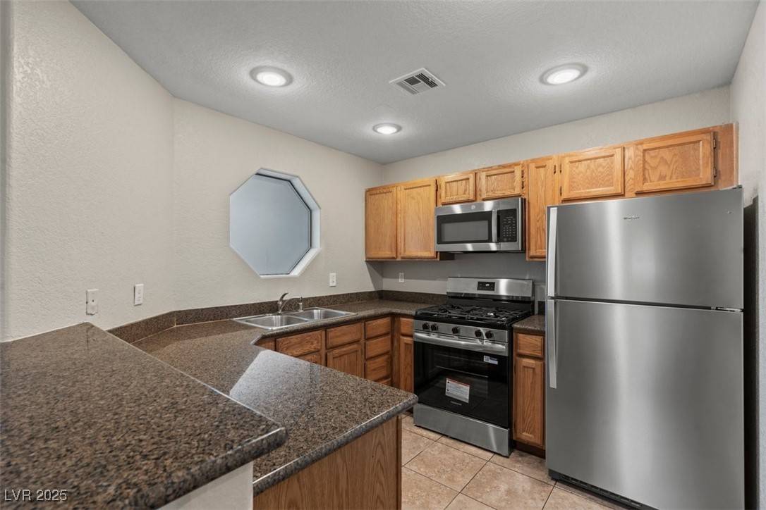 Las Vegas, NV 89118,5042 S Rainbow BLVD #206