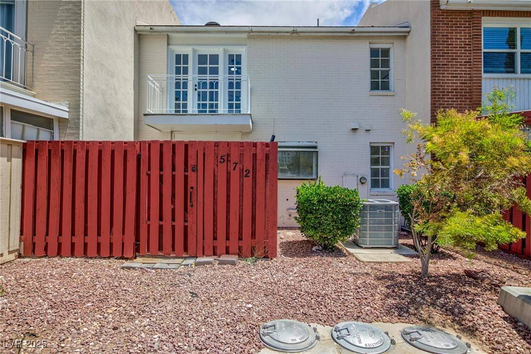 Las Vegas, NV 89109,572 Tam O Shanter