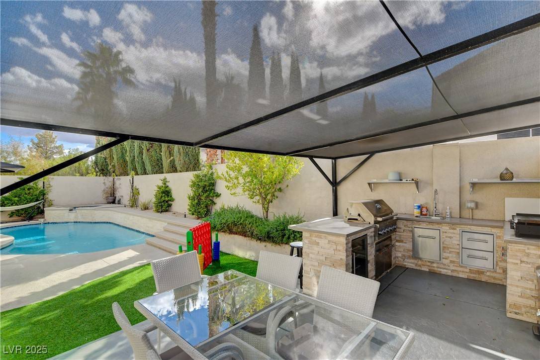 Las Vegas, NV 89117,2805 Klondike CT