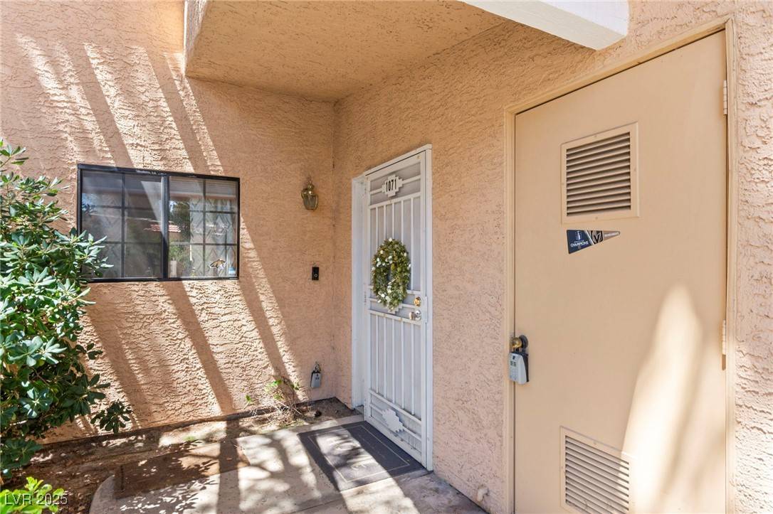 Las Vegas, NV 89102,2851 S Valley View BLVD #1071