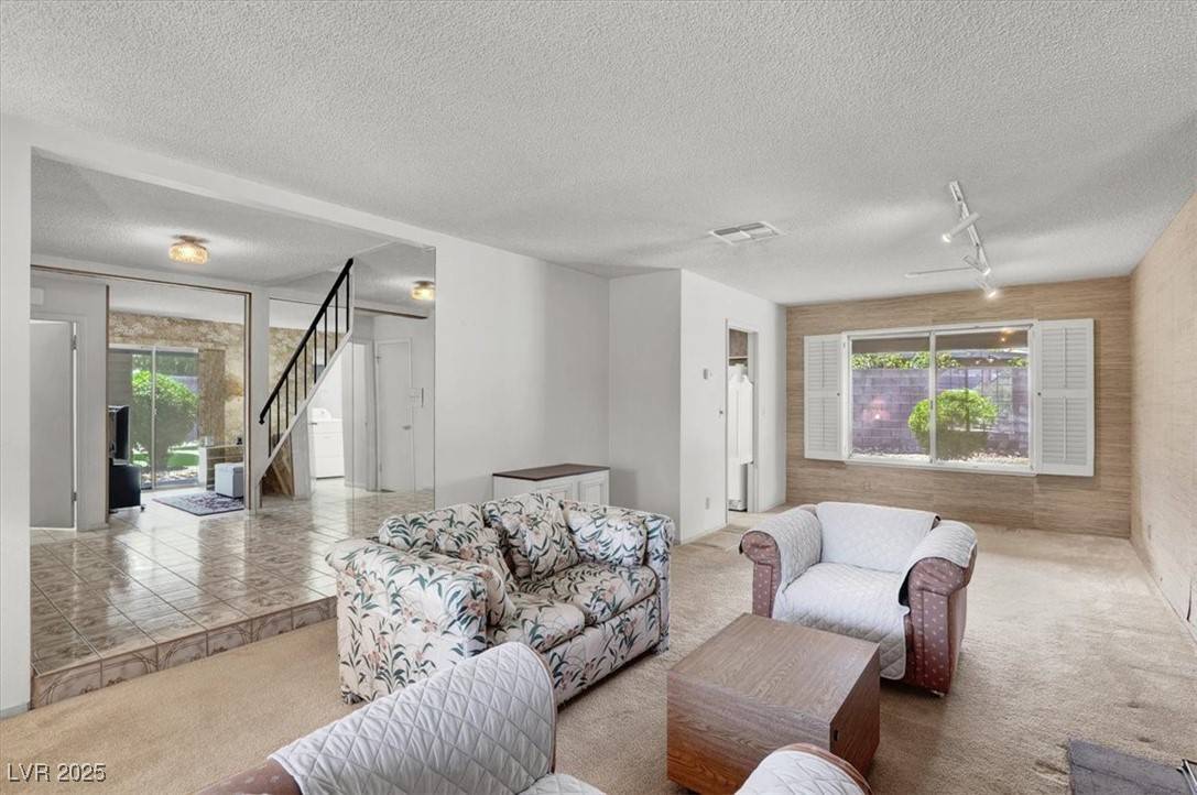 Las Vegas, NV 89108,6817 Neepawa CIR
