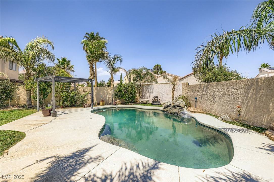 Las Vegas, NV 89129,8212 Cactus Root CT