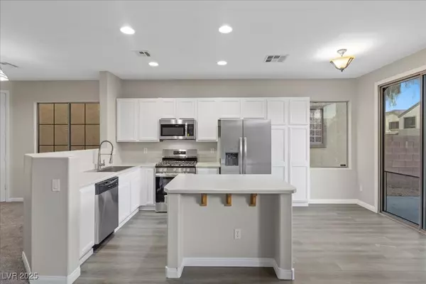 North Las Vegas, NV 89084,6460 Raven Hall ST