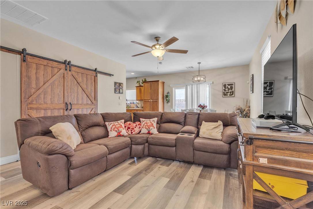 Las Vegas, NV 89122,6922 Majestic Palm DR