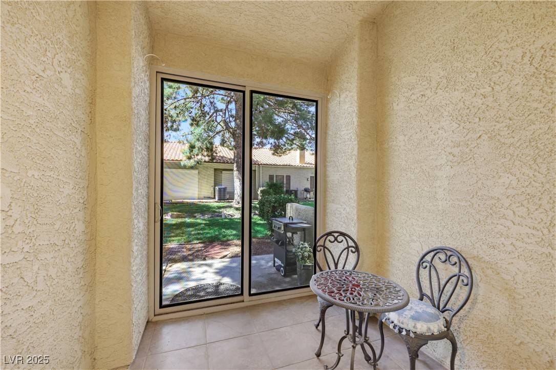 Las Vegas, NV 89145,7909 Canoe LN