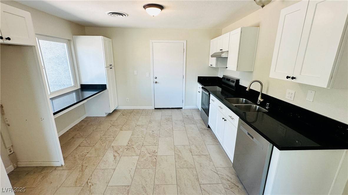 Las Vegas, NV 89115,4238 Boratko ST