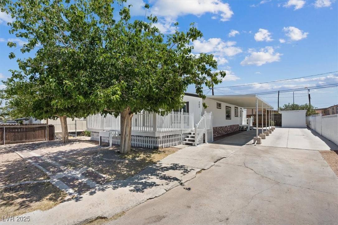 Henderson, NV 89015,260 Navajo DR