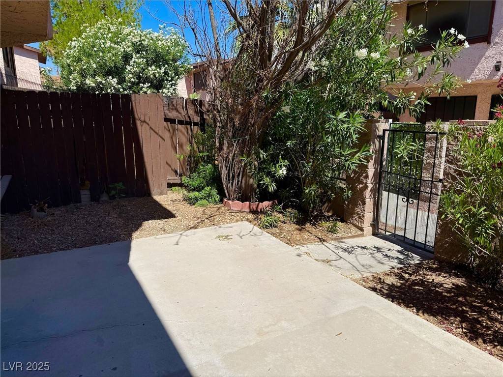 Las Vegas, NV 89119,4338 Caliente ST #12