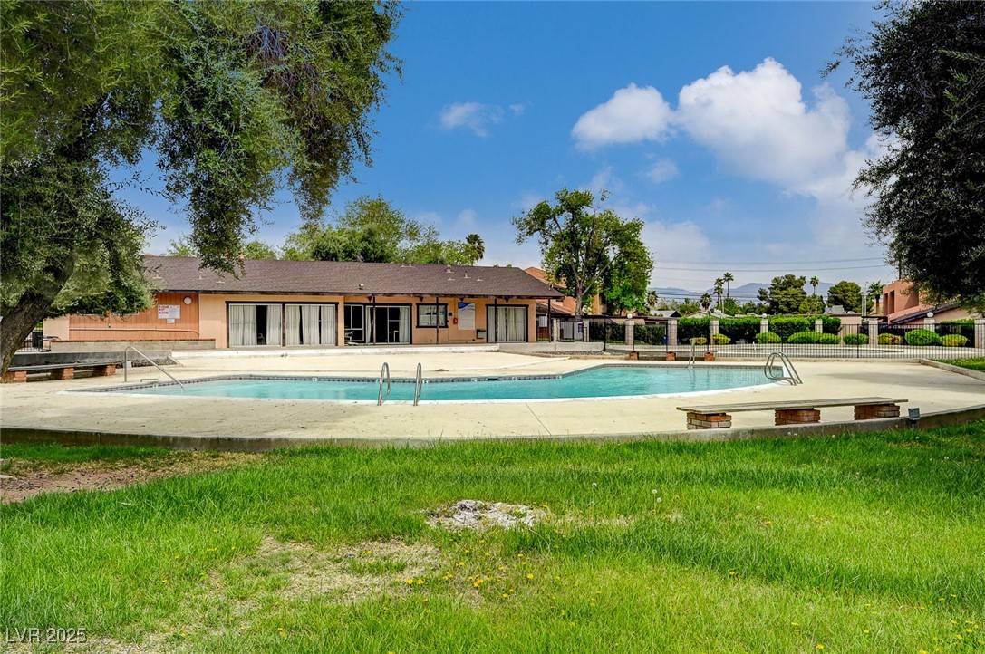 Las Vegas, NV 89107,4036 Nightingale CT