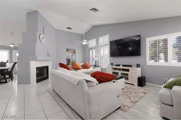 Henderson, NV 89002,998 Hunters Run DR