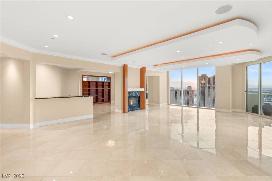 Las Vegas, NV 89109,2747 Paradise RD #2704