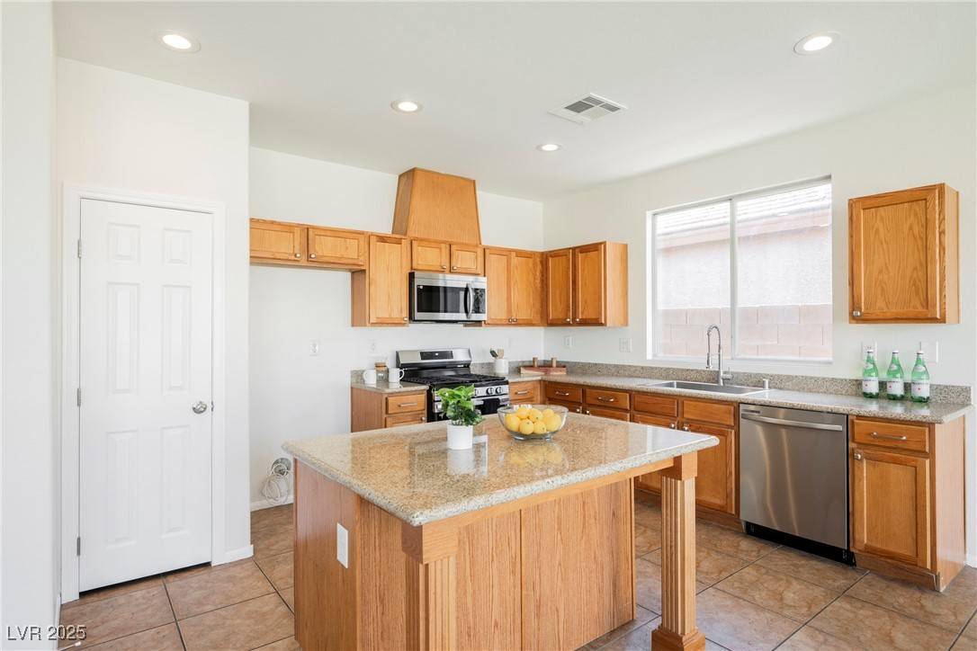 Henderson, NV 89002,909 Trinity Pond CIR