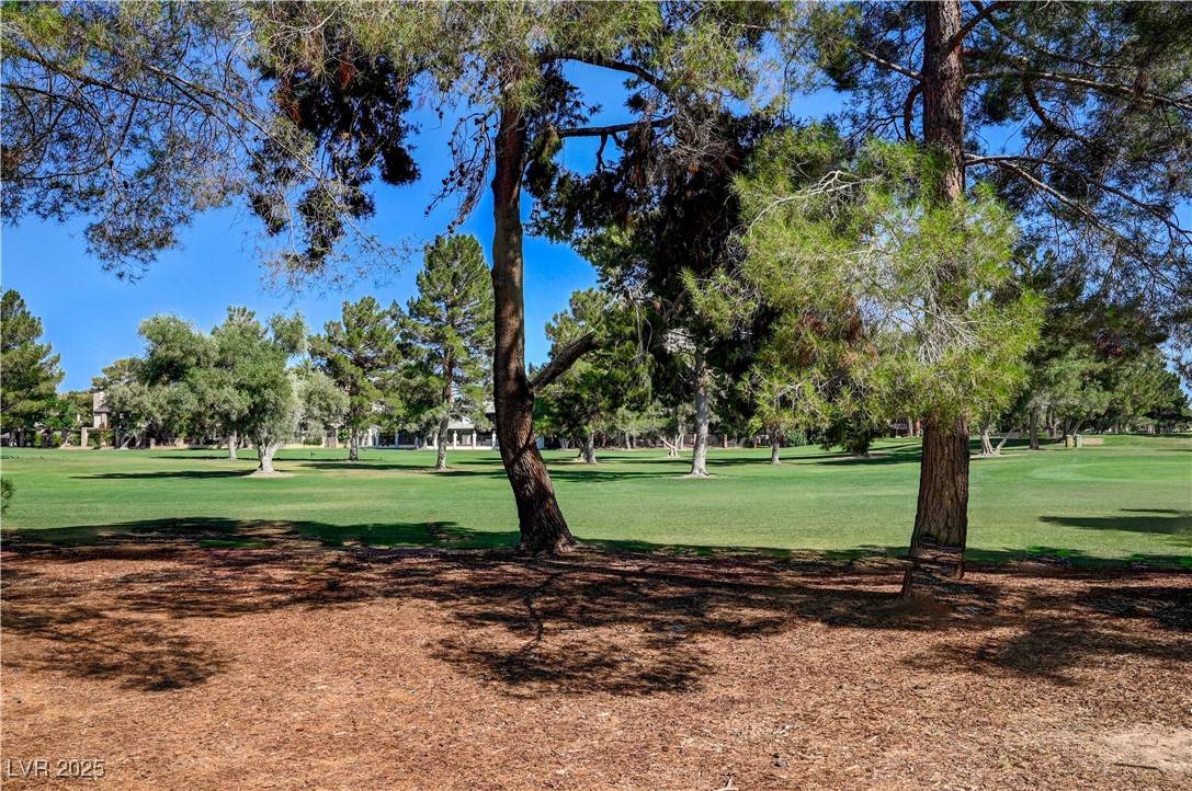2851 Queens Courtyard DR, Las Vegas, NV 89109