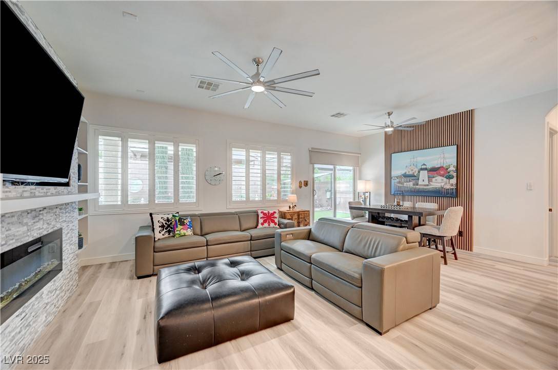 Las Vegas, NV 89183,83 Buckthorn Ridge CT