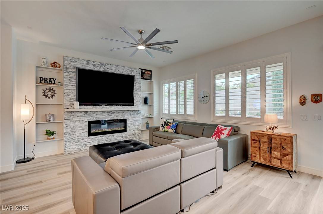 Las Vegas, NV 89183,83 Buckthorn Ridge CT