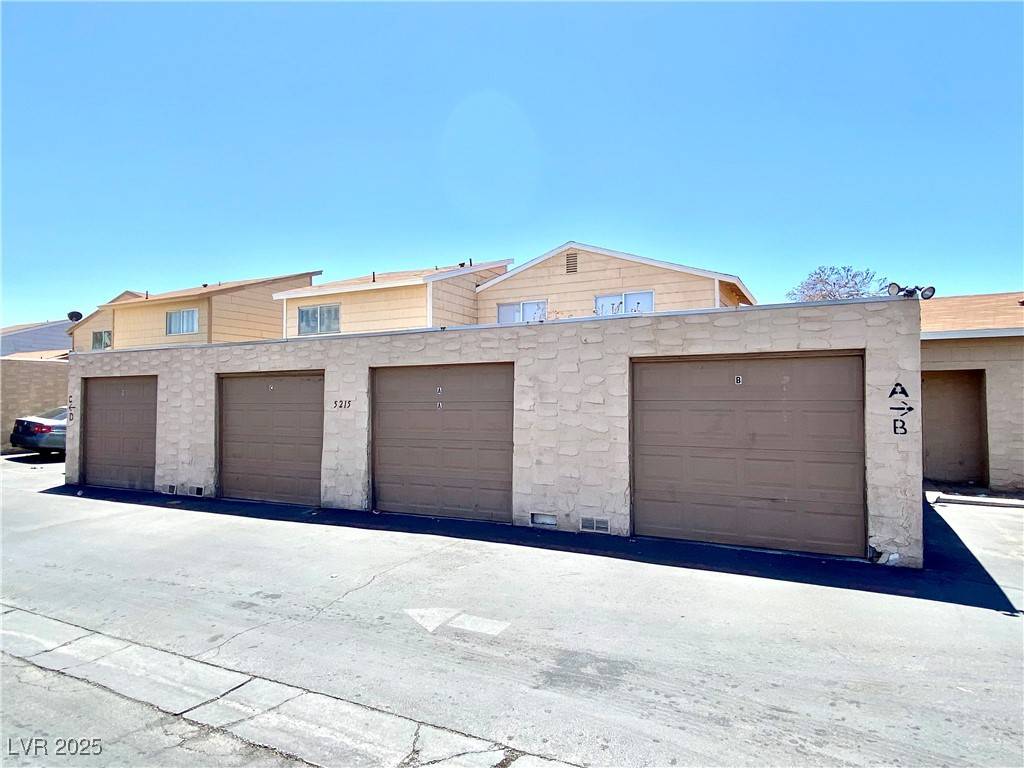 5215 Gray LN, Las Vegas, NV 89119
