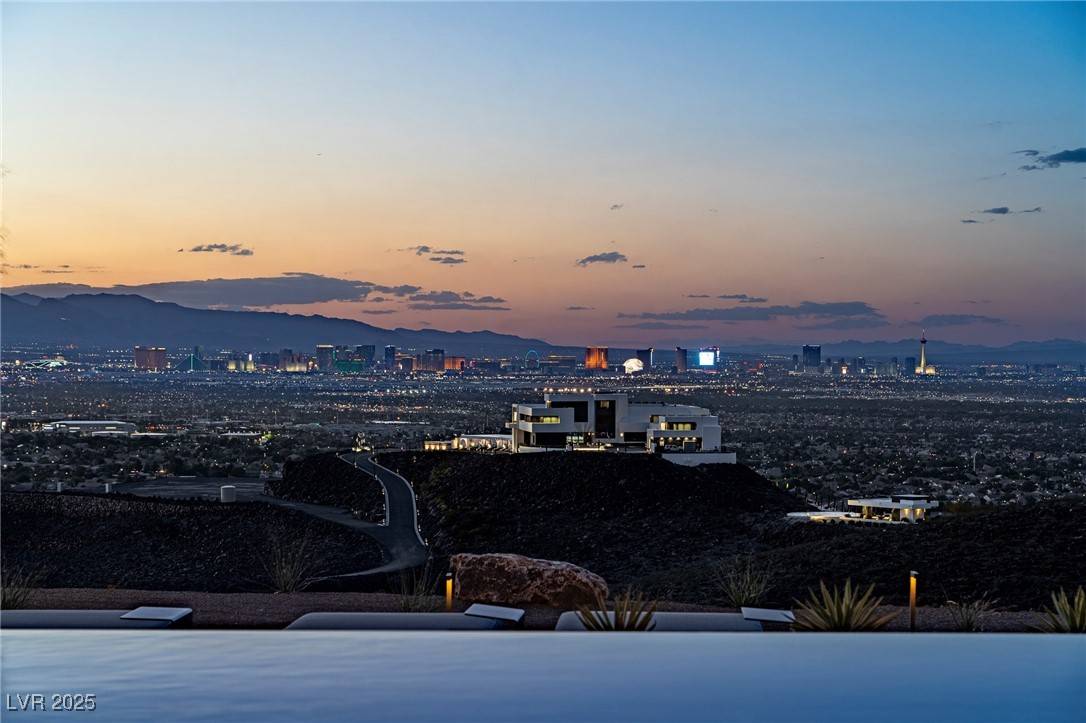 720 Dragon Peak DR, Henderson, NV 89012