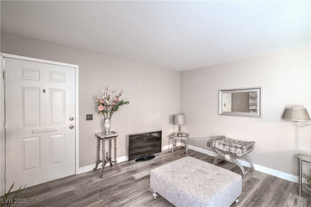 Las Vegas, NV 89119,5219 Caliente ST #11