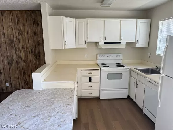 Las Vegas, NV 89119,5352 Swenson ST #38