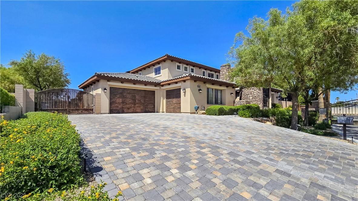 Las Vegas, NV 89129,8010 Palm Cove CT