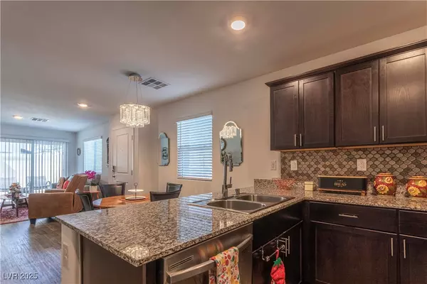 Las Vegas, NV 89183,12237 Plum Mist CT #4
