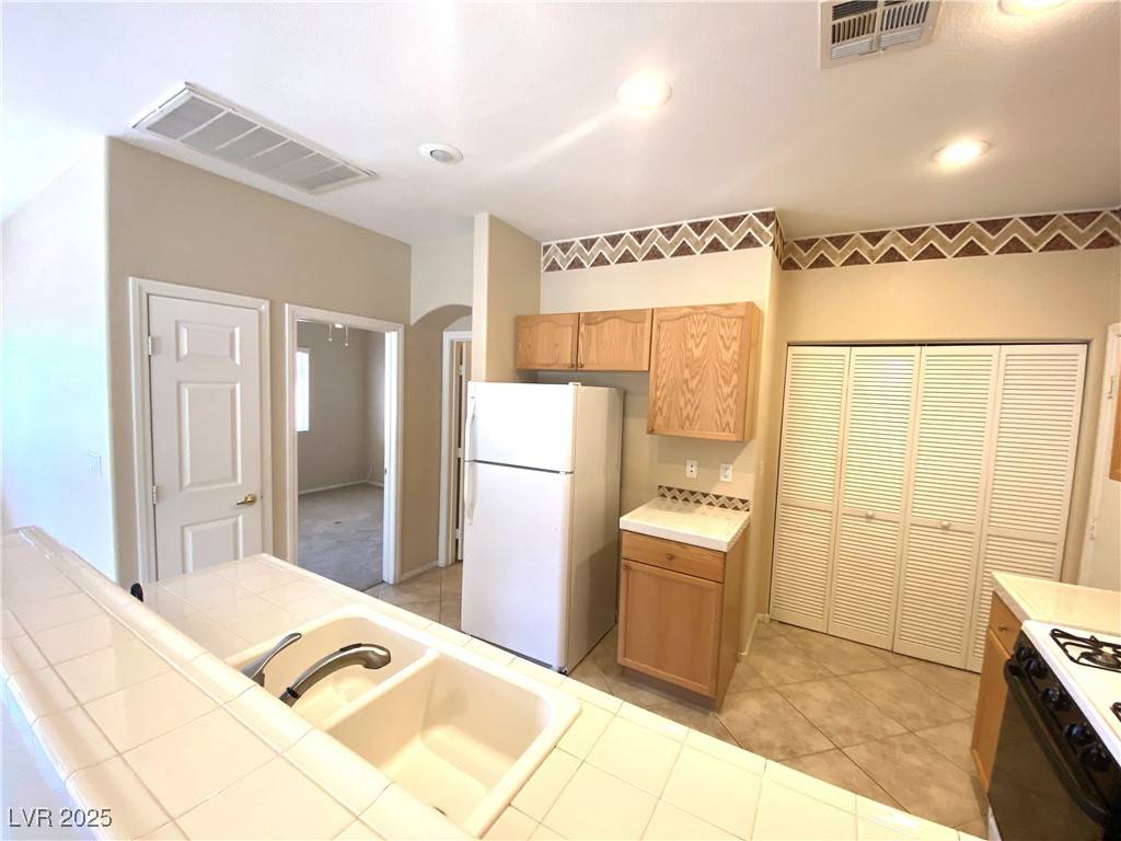 Henderson, NV 89052,259 QUEENS CT