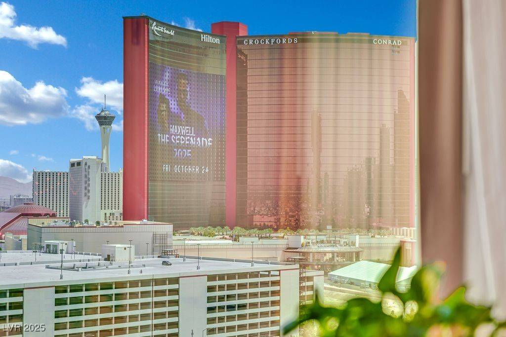 Las Vegas, NV 89109,2000 N Fashion Show DR #2222