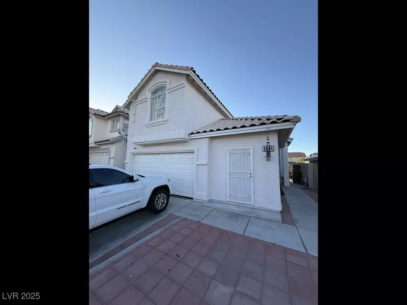 8064 Kentshire DR, Las Vegas, NV 89117