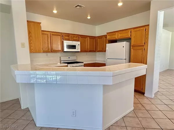 Henderson, NV 89052,338 Brilliant Summit CIR