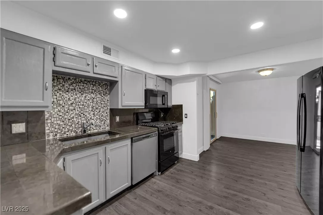 Las Vegas, NV 89119,3944 Visby LN