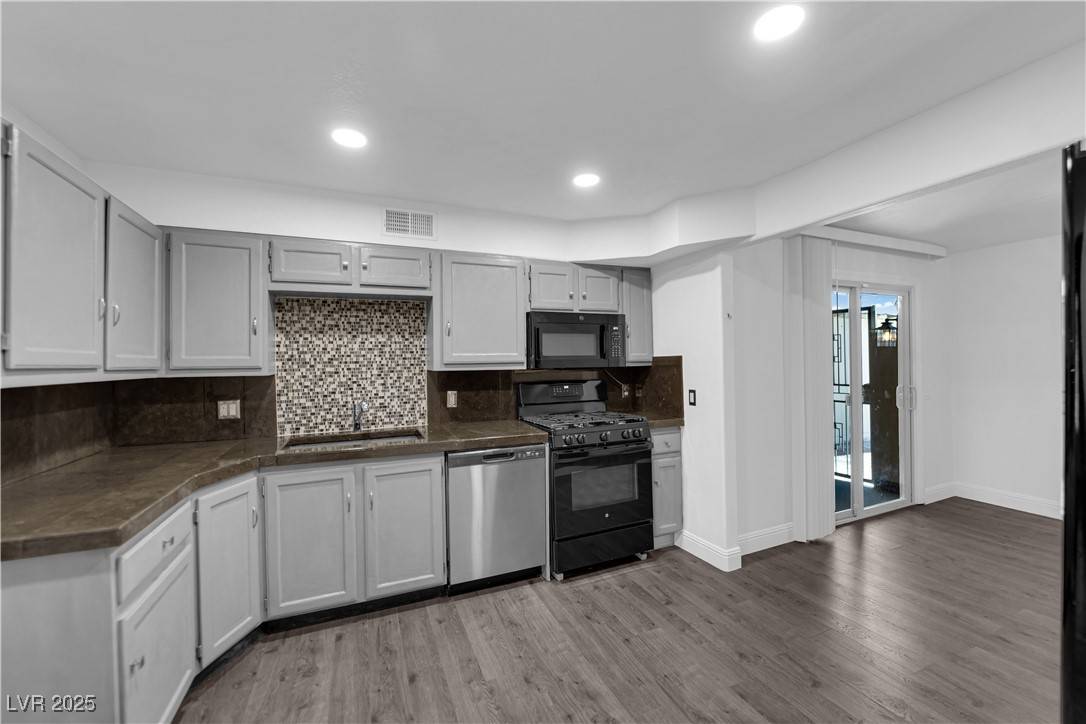 Las Vegas, NV 89119,3944 Visby LN